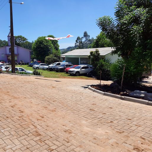 Prefeitura inaugura pavimentação com paver no interior de Mondaí