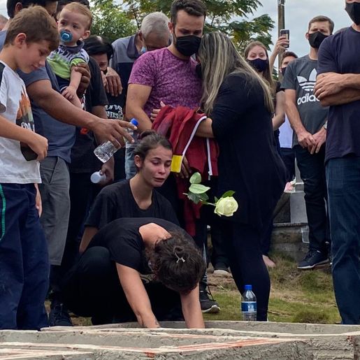 Forte comoção marca despedida das vítimas do ataque em creche de SC