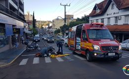 Mulher fica ferida ao atropelar cachorro no centro de Itapiranga 