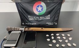 Três pessoas são presas por tráfico de drogas; um menor foi apreendido