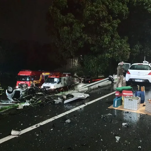 Acidente deixa quatro mortos e dois feridos graves na BR-282