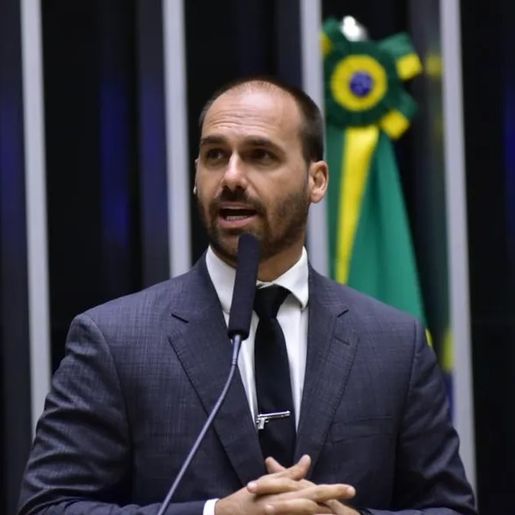 Eduardo Bolsonaro anuncia licença temporária de mandato sem remuneração