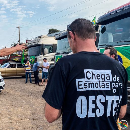 VÍDEO: Caminhoneiros realizam carreata em São Miguel do Oeste