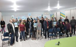 Mais de 40 famílias recebem títulos de propriedades em Saltinho