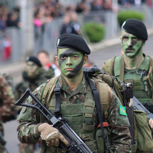 Desfile de 7 de Setembro reúne militares, escolas, entidades e famílias em SMO