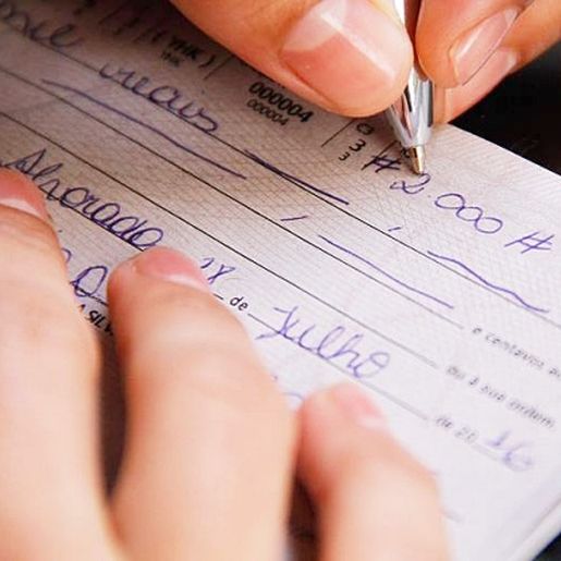 Limite de juros e novas regras do cheque especial começam a valer em todo o país