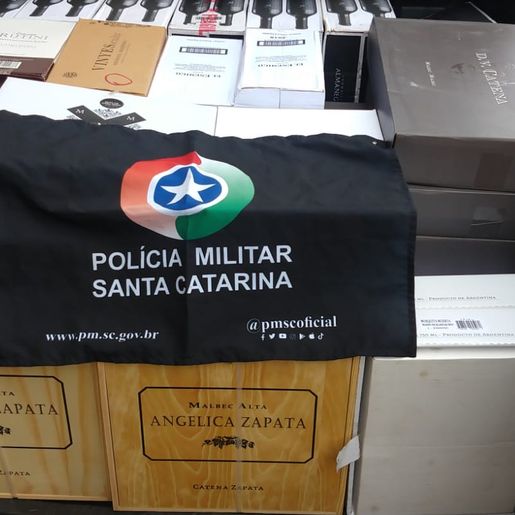 Polícia Militar apreende cerca de R$ 100 mil em vinho argentino