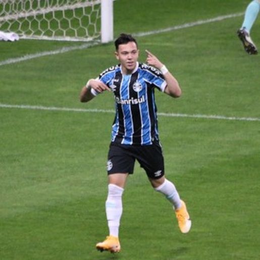 VÍDEO: Pepê brilha, e Grêmio vence Botafogo com um a menos