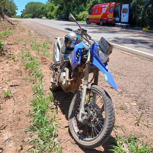 Jovem fica ferida após queda de motocicleta na SC-163, em Itapiranga