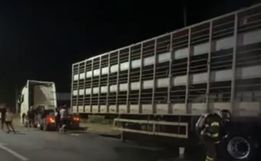 Incêndio atinge rodas de carreta na BR-163 em São Miguel do Oeste