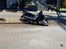 Mulher fica ferida em acidente de moto e bicicleta no centro