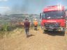 Bombeiros combatem incêndio em vegetação em SJCedro