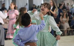 Festival de Danças Gaúchas reúne 600 competidores e atrai 2 mil pessoas em Descanso