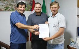 Legislativo de Iporã Do Oeste devolve mais de R$ 300 mil em sobras ao Executivo