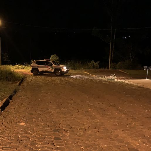 Homem descumpre medida protetiva, ameaça mulher com arma e acaba preso em SMOeste 