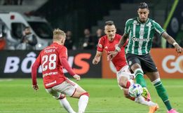 Inter passa trabalho em jogo fraco, mas vence o Coritiba fora de casa; vídeo
