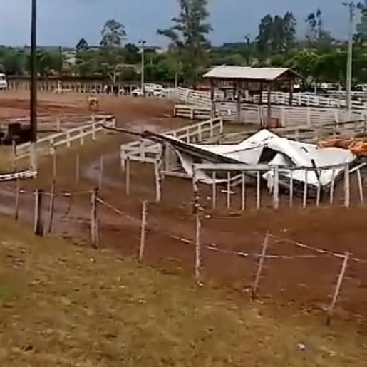 Temporal causa estragos em parque de rodeios no interior do RS