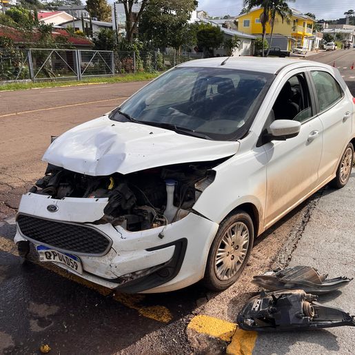 Fugitivo colide com viatura durante perseguição policial em Descanso