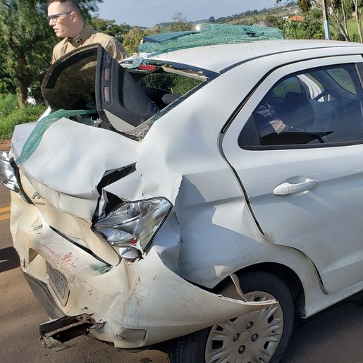Carro da Saúde de Mondaí se envolve em engavetamento na SC-163