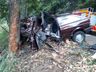 Carro fica destruído após colisão contra árvore na SC-305, em Guaraciaba