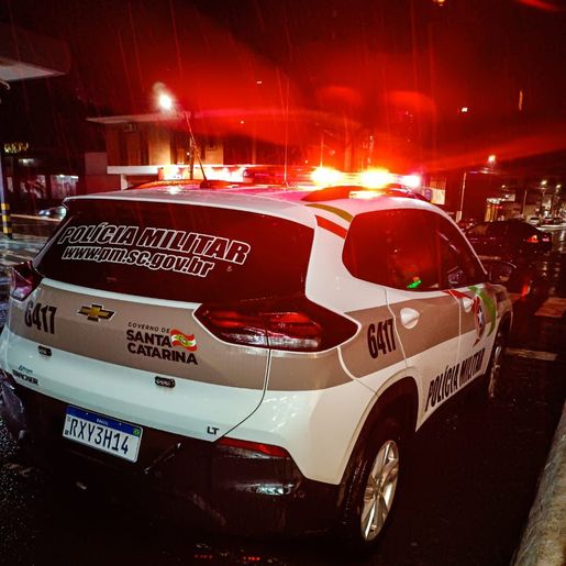 Homem sem CNH e embriagado bate carro em poste e vai preso em SMO 