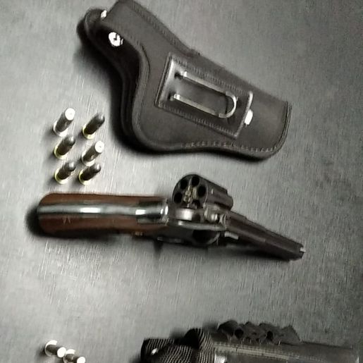 Motoristas são presos por porte ilegal de arma de fogo 