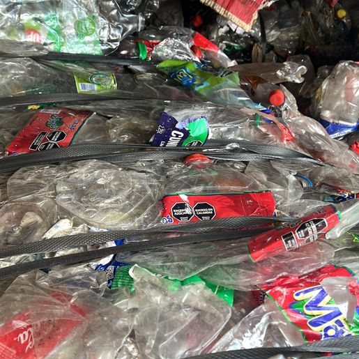 PF apreende carga ilegal de resíduos plásticos em Dionísio Cerqueira 