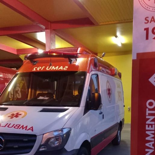 Jovem fica ferido em colisão entre carro e moto em Itapiranga