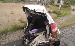 Carro parte ao meio durante acidente e duas pessoas morrem em SC