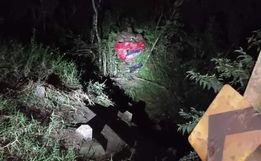 Veículo com oito pessoas capota e deixa feridos na BR-282