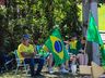 VÍDEO: Dezenas de pessoas participam de ato em frente ao 14º RCMec