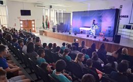 Teatro mobiliza mil alunos no combate à dengue em SMO