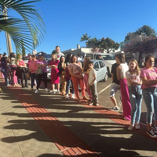 Barbie lota todas as sessões no Cine Peperi