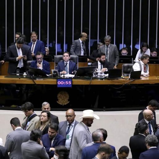 Câmara aprova PEC que aumenta blindagem judicial para deputados e senadores