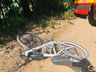 Menor sofre lesões em acidente entre carro e bicicleta motorizada