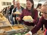 "Sopa no Pão" da Escola Renascer serve 580 jantas e celebra sucesso com a comunidade