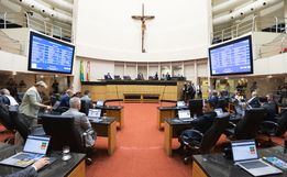 Alesc aprova mudanças em programas de bolsas universitárias em SC