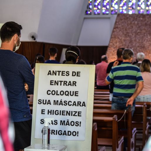 Celebração de Corpus Christi leva fiéis para igreja Matriz em SMO