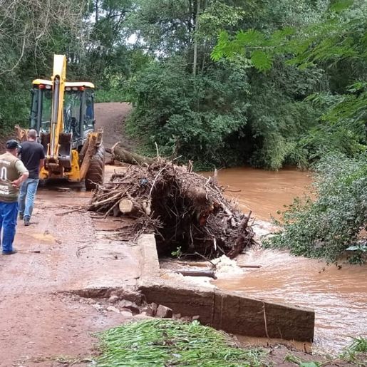 Chuva causa transtornos no interior de SJCedro