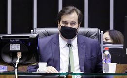 Projeto de combate a fake news deve ser votado este ano, diz Maia