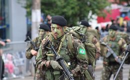 Desfile de 7 de Setembro reúne militares, escolas, entidades e famílias em SMO