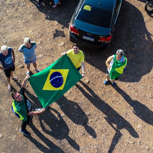 Confira imagens aéreas da carreata de 7 de setembro em São Miguel do Oeste