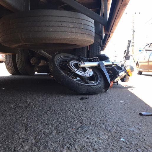 VÍDEO: Acidente deixa motociclista ferido na Avenida Willy Barth