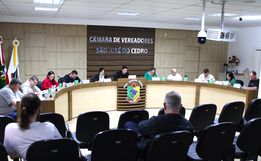 Sessão da Câmara de São José do Cedro debate propostas de saúde na escola e aprova projeto 008