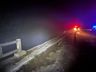 Carreta tomba sobre ponte do Rio das Antas na BR-282 entre São Miguel do Oeste e Maravilha