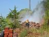 Bombeiros combatem fogo em pneus e vegetação em São Miguel do Oeste