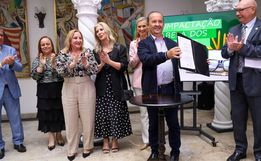 Jorginho sanciona projeto de lei da descompactação da tabela salarial dos professores de SC
