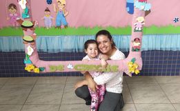 Mãe deixa recado de agradecimento a professoras e emociona CEI de SMOeste