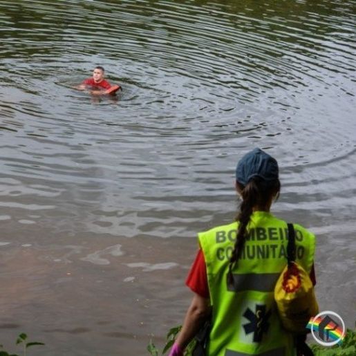 Jovem é socorrido após afogamento em SC