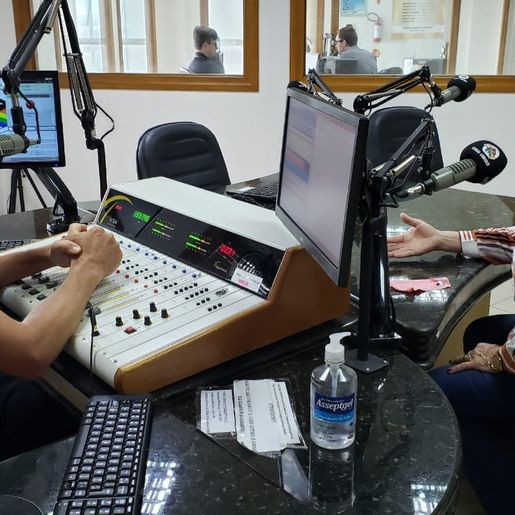 Rádio Oeste recebe proprietária do Império dos Girassóis